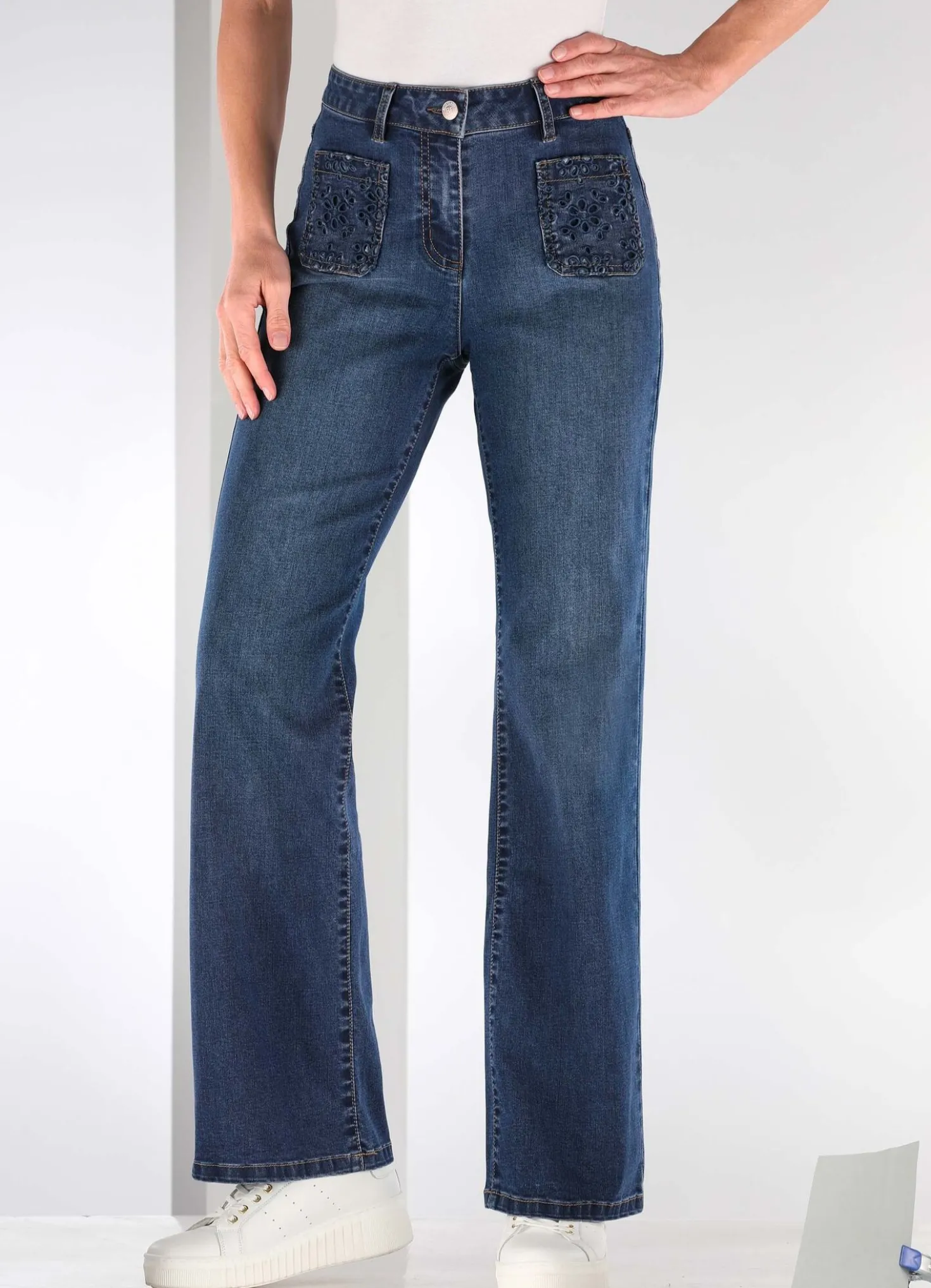 Jeans mit weitem Beinverlauf