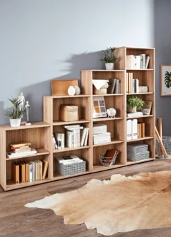 Klassische Regal-Serie mit Kunststofffüßen