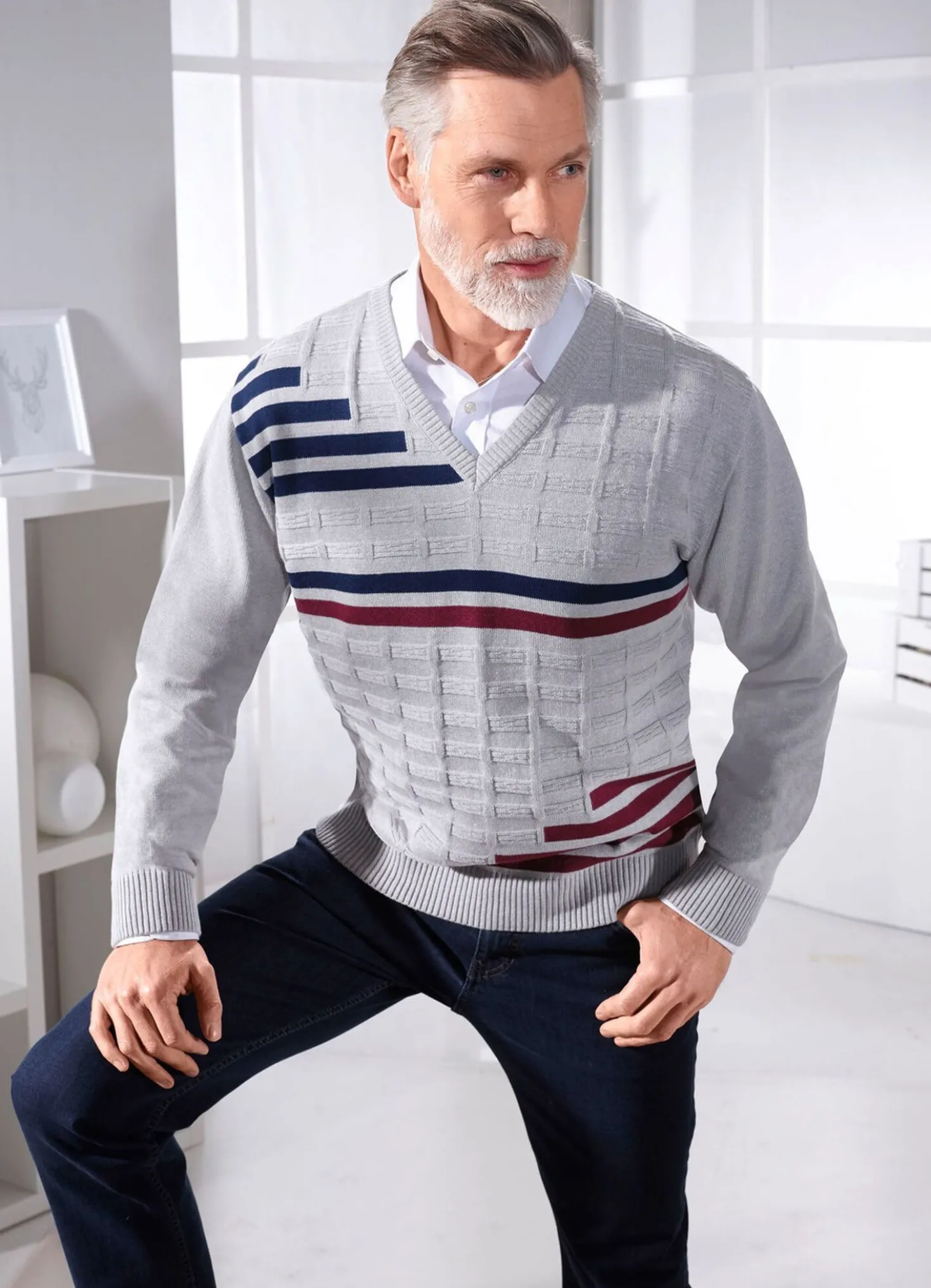 Klassischer Pullover mit V-Ausschnitt