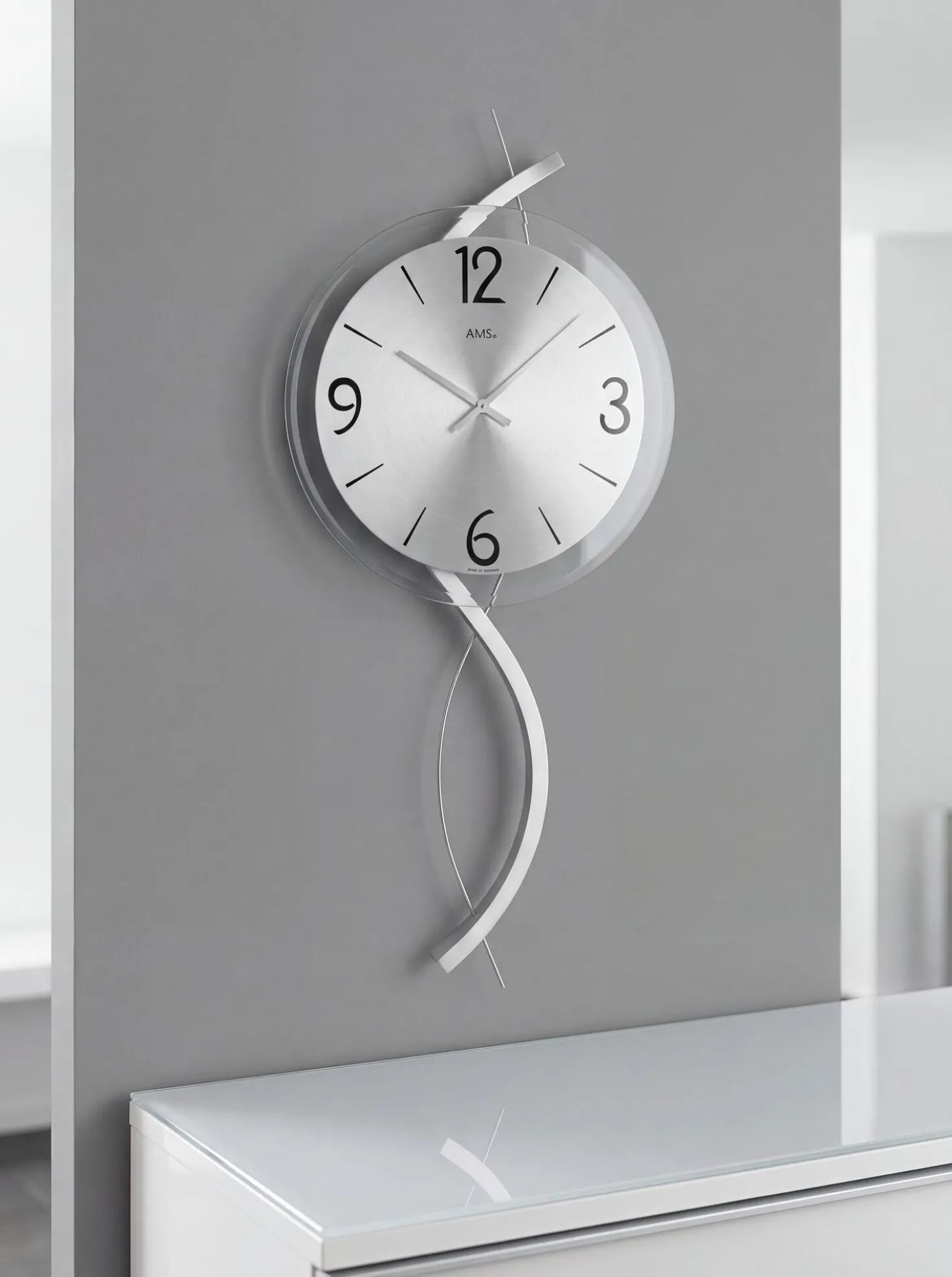 Klassische Wanduhr
