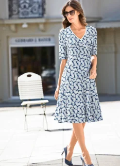 Kleid mit ausgestelltem Rockteil