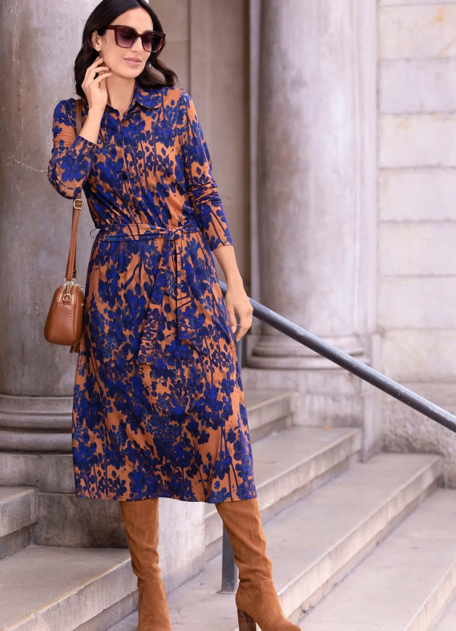 Kleid mit Bindegürtel