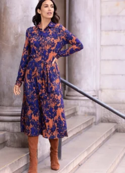 Kleid mit Bindegürtel