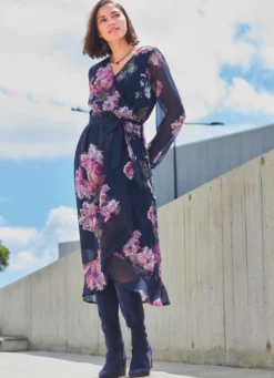 Kleid mit Bindegürtel