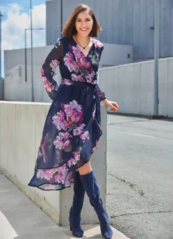 Kleid mit Bindegürtel
