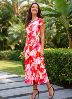 Kleid mit raffinierter Knotentechnik
