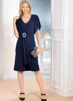 Kleid mit Schmuckspange