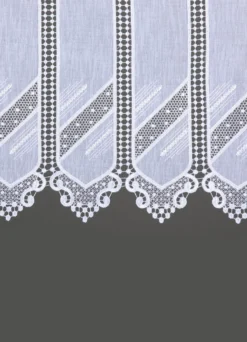 Kleinfenster-Store mit Macramé-Abschluss