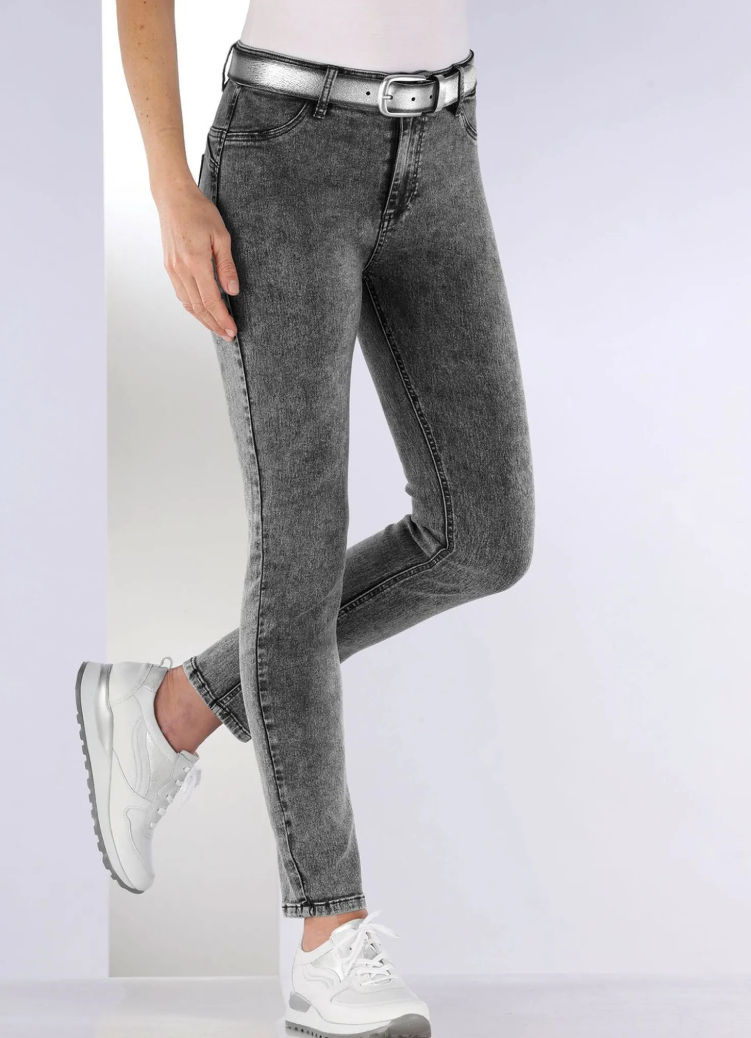 Knöchellange, figurformende Jeans