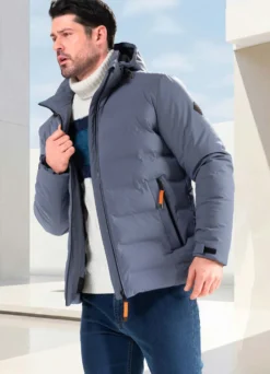 Kurzjacke mit abtrennbarer Kapuze