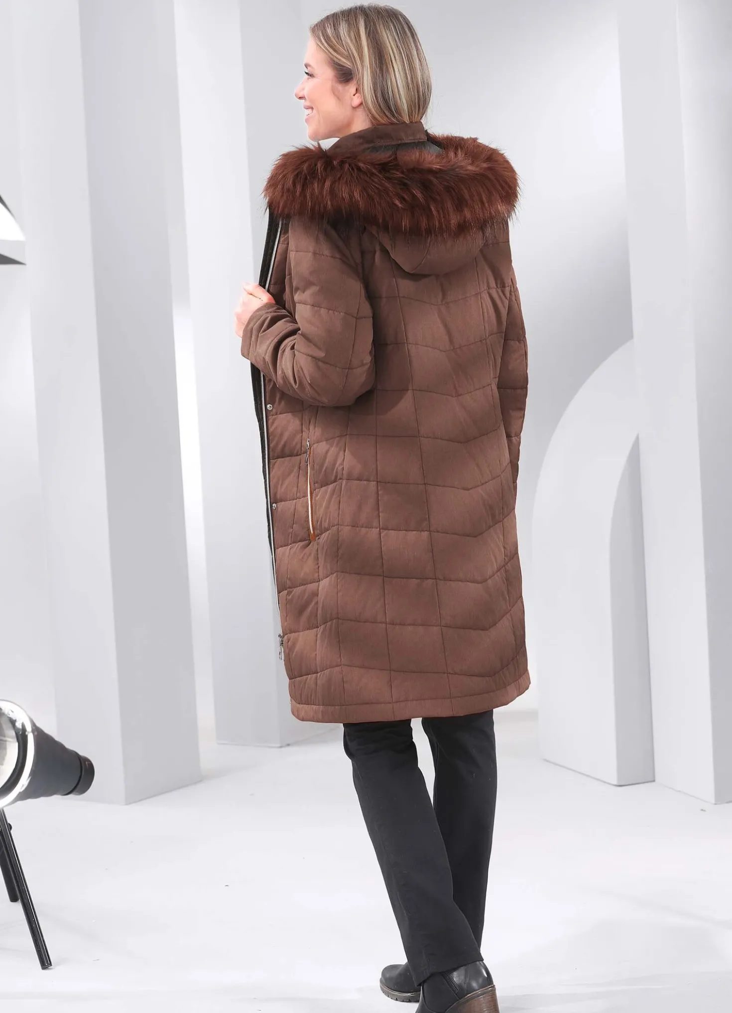 Kurzmantel mit umschlagbaren Ärmeln