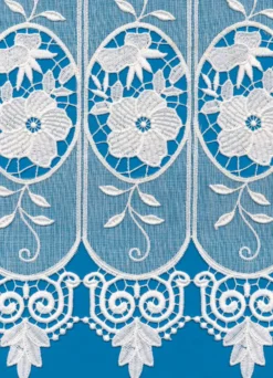 Kurzstore mit Blumen in Macramé-Spitze