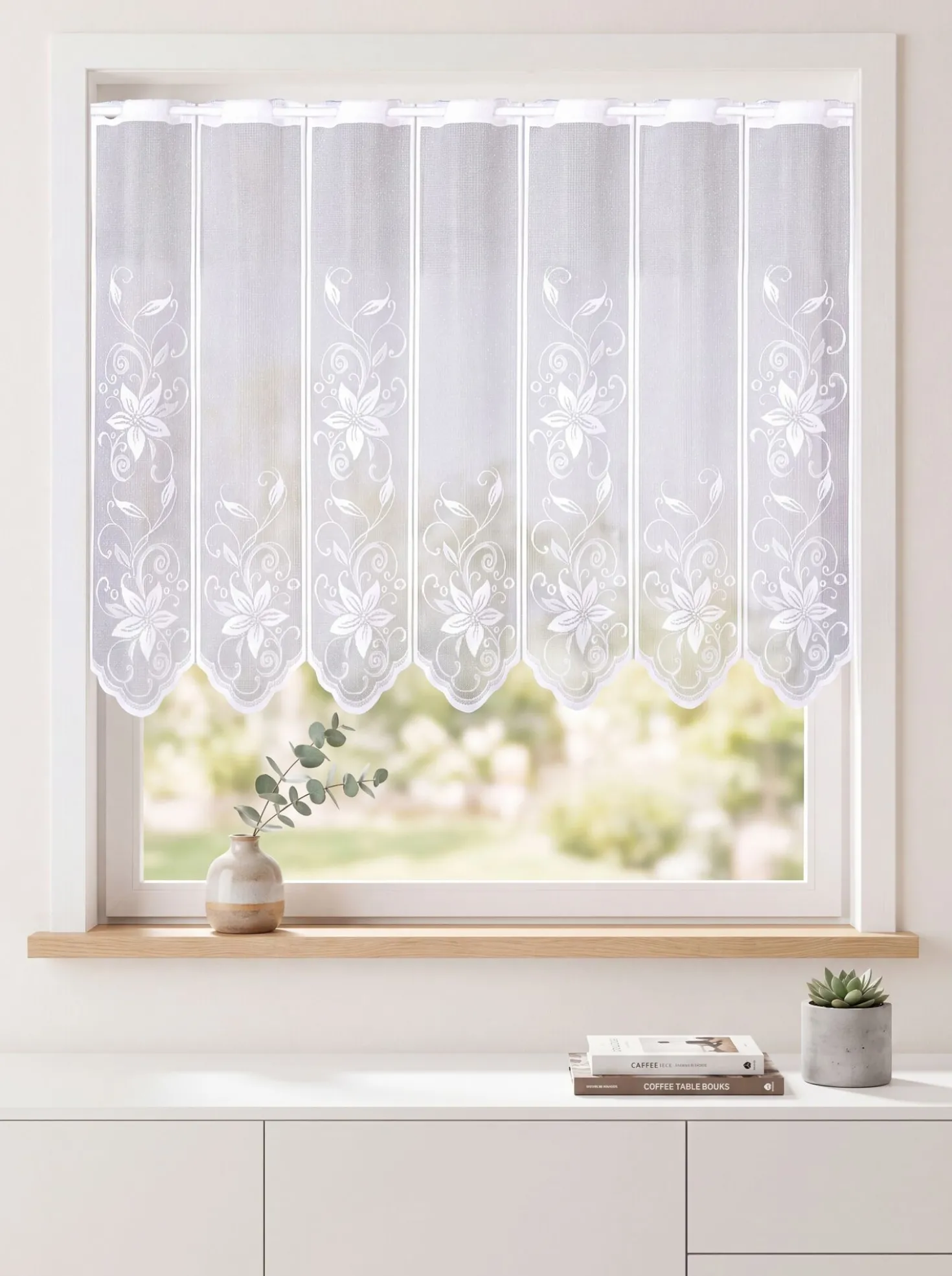 Kurzstore mit Blumenranken-Motiv und Stangendurchzug
