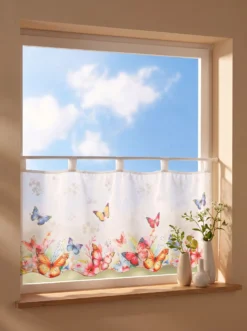 Kurzstore mit Schmetterlings- und Blumenmotiven