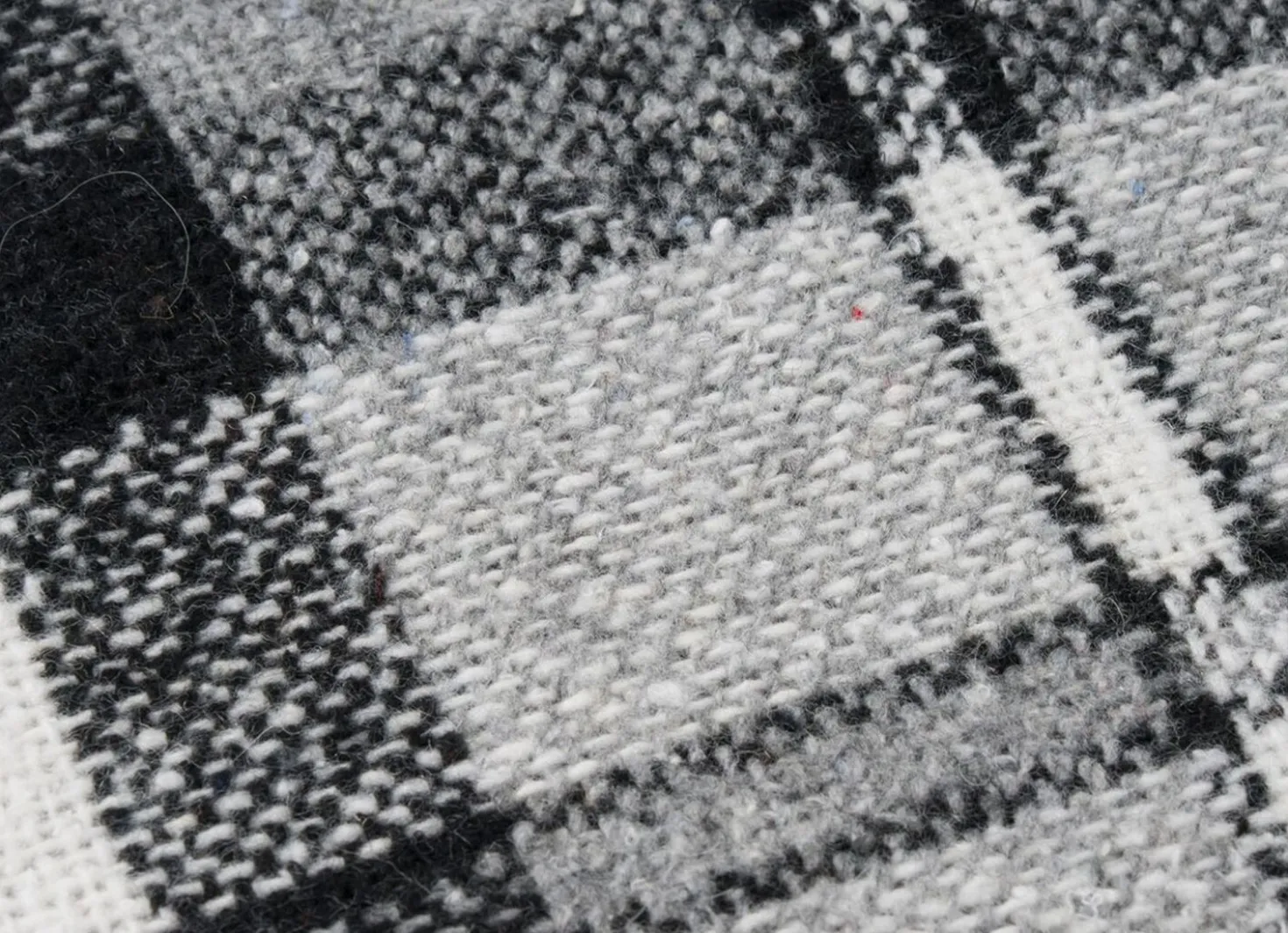 Kuschelige Schlafdecke mit Fransen