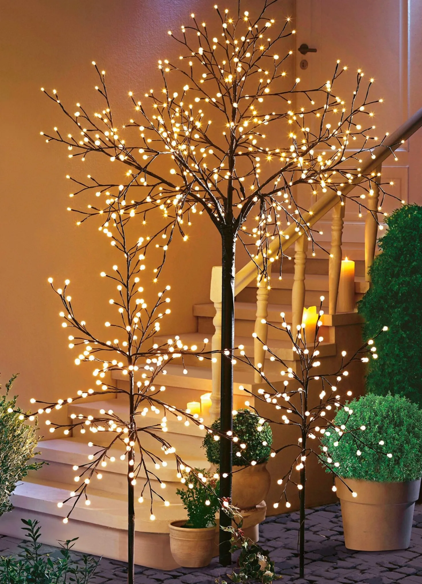 LED-Baum mit LED-Kugeln
