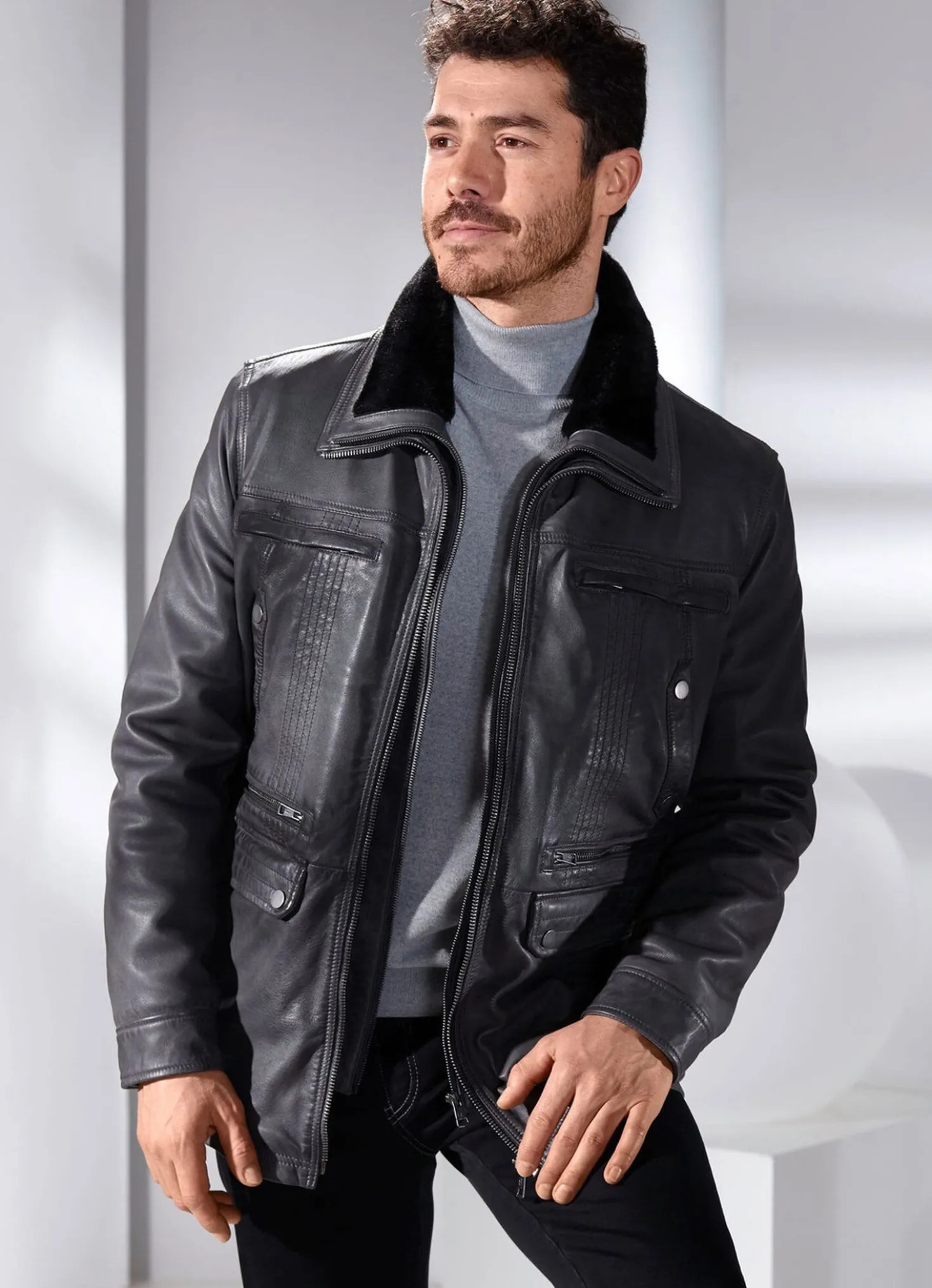 Lederjacke mit abtrennbarem Webpelzkragen