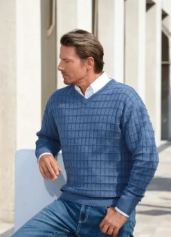 Legerer V-Pullover mit Strukturdessin