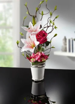 Lilien-Arrangement im Keramiktopf