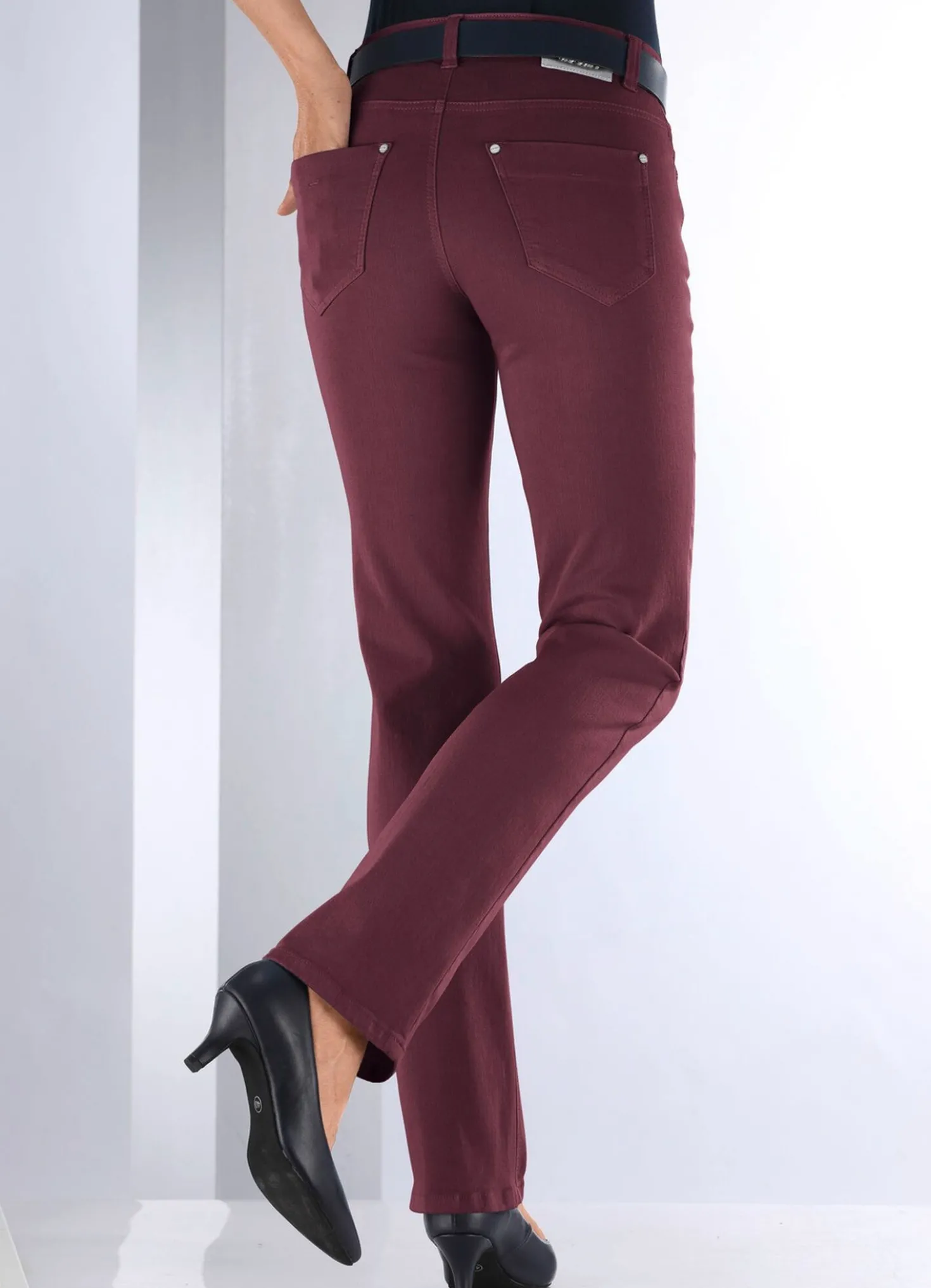 Magic-Jeans in 5-Pocket-Form