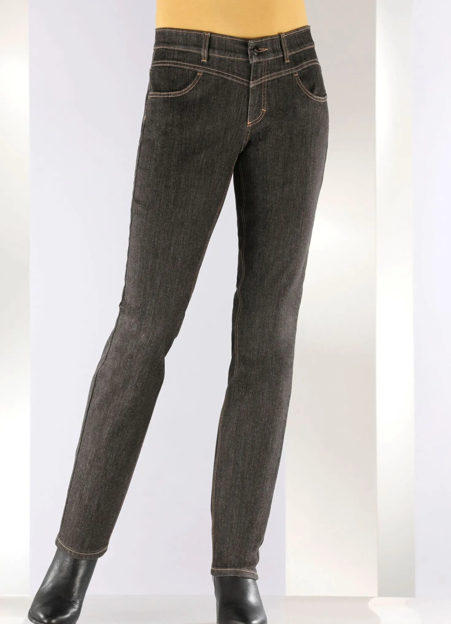 Magic-Jeans mit figurformendem Jeanssattel