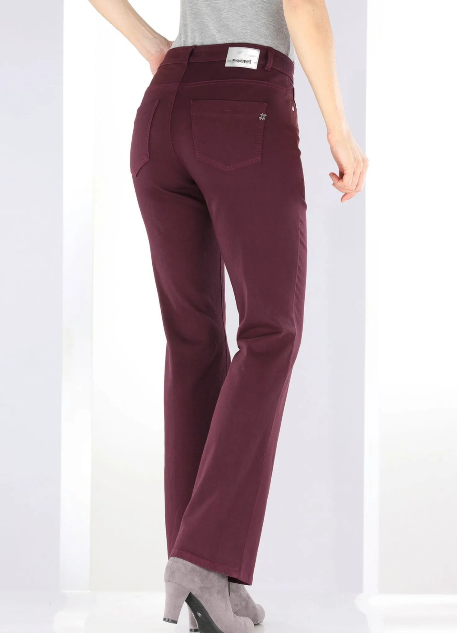 Magic-Jeans mit modisch weiterem Beinverlauf