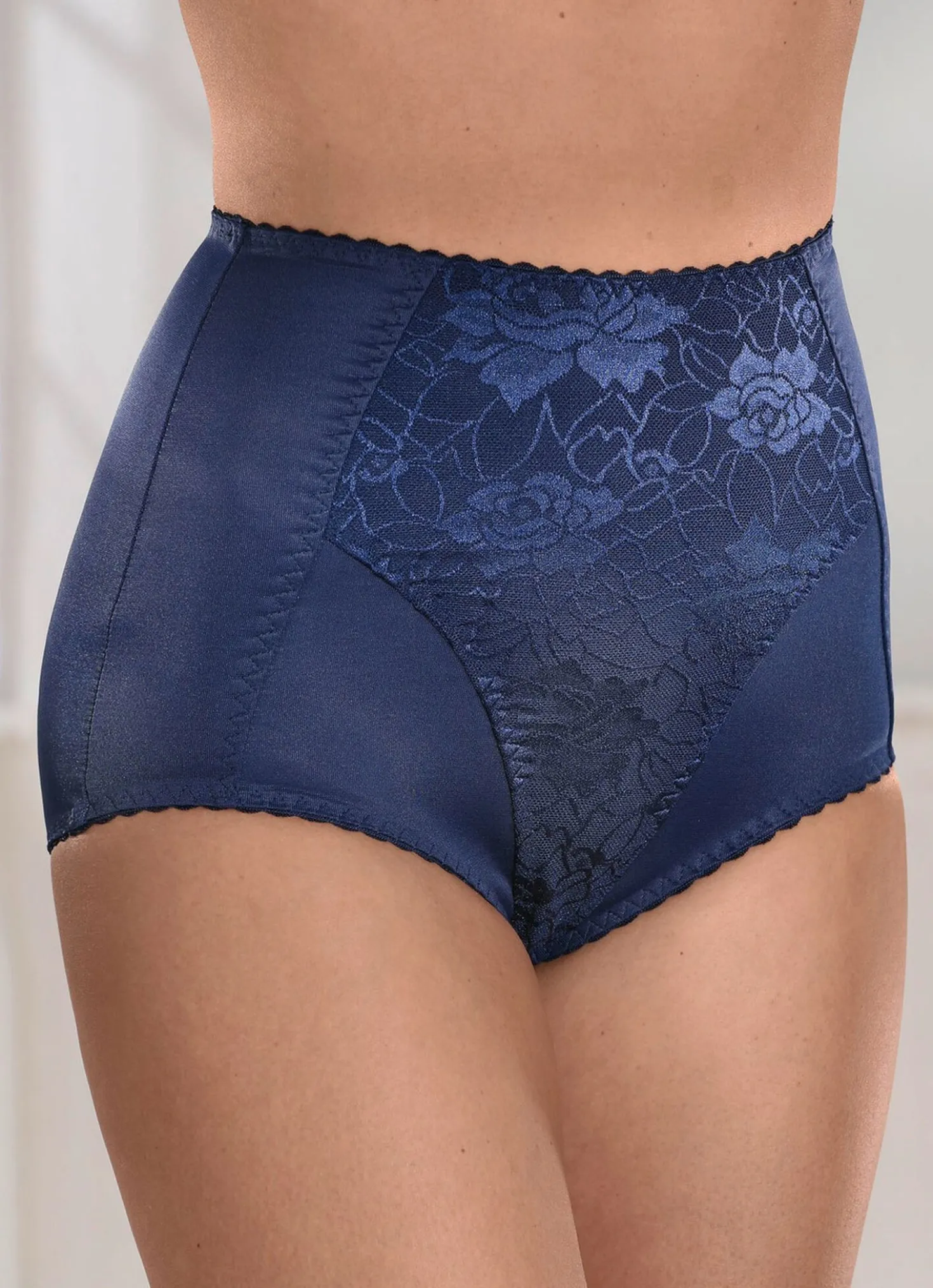 Miederhose mit Jaquarddessin