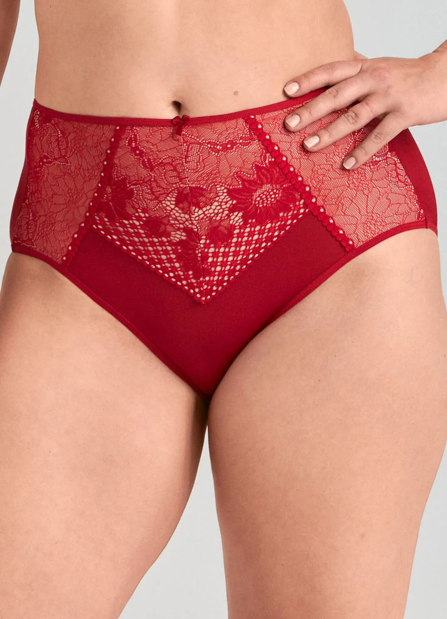 Miss Mary Miederslip mit unterlegter Elastikspitze