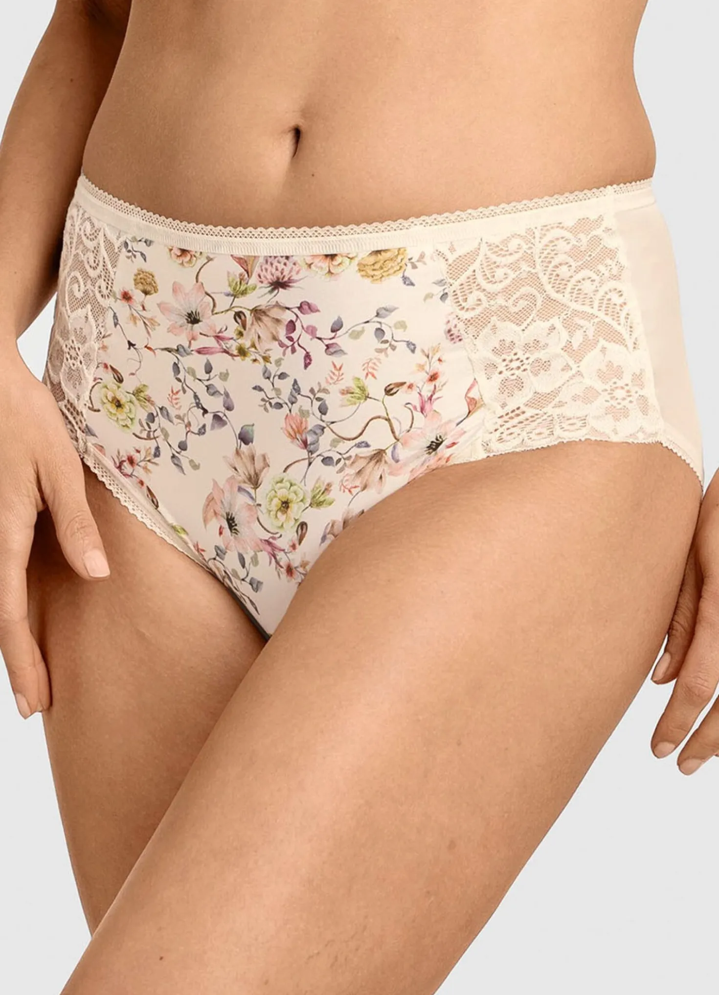 Miss Mary Slip mit farbharmonischem Floraldessin