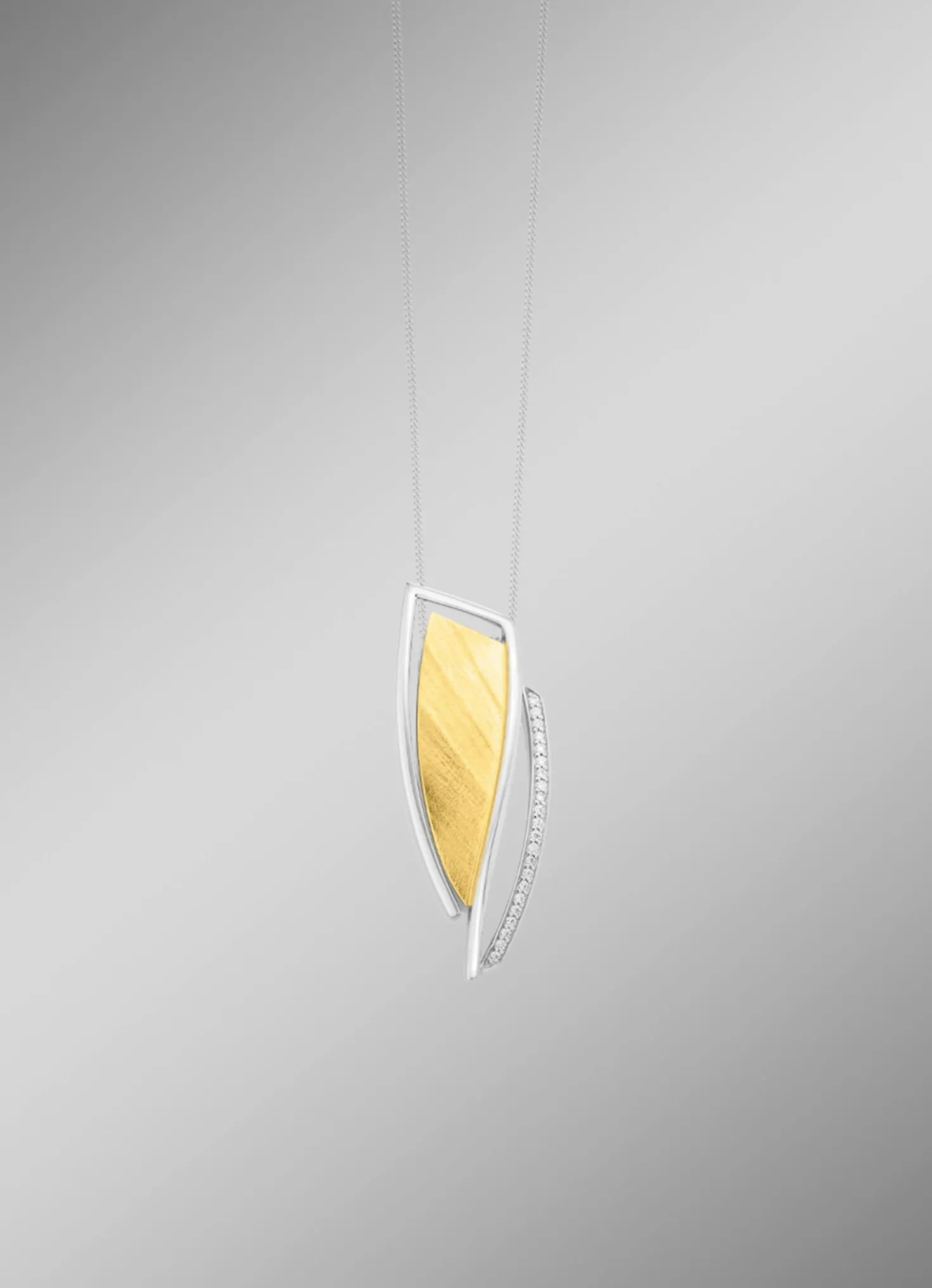 Moderner Anhänger in Bicolor mit Zirkonia
