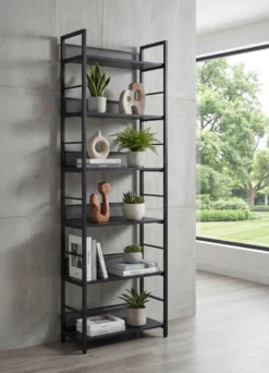 Modernes Regal mit stabilem Metallgestell