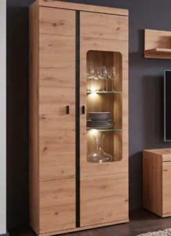 Moderne Vitrine mit Beleuchtung