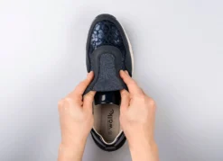 Modischer Stretch-Sneaker im Leo-Look