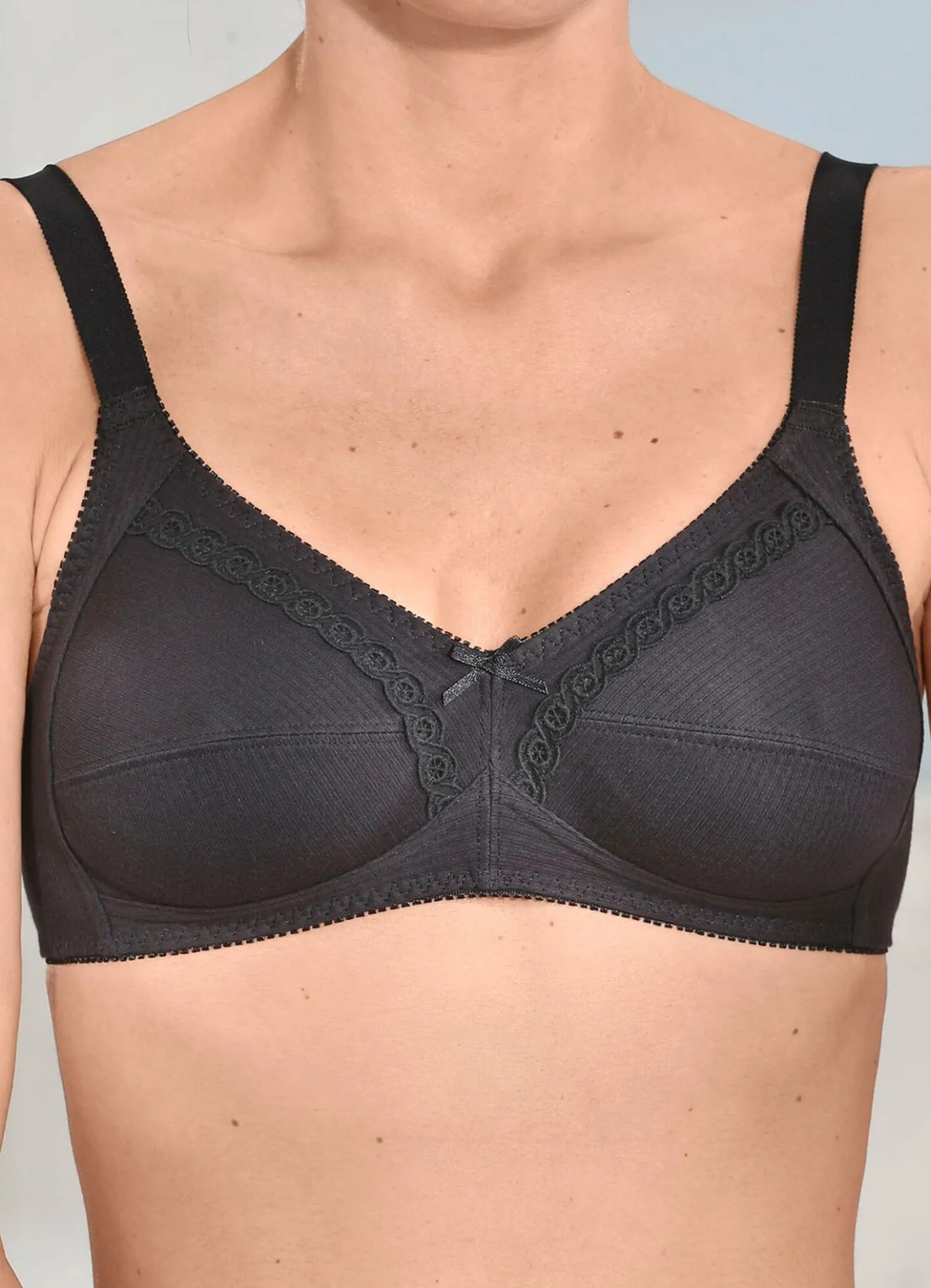 Naturana Zweierpack BH mit dekorativem Spitzenband in den Cups