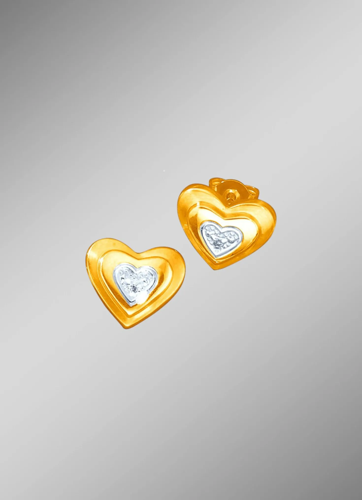 Ohrstecker mit Diamanten