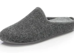 Pantoffel aus dezent gemustertem Textilmaterial