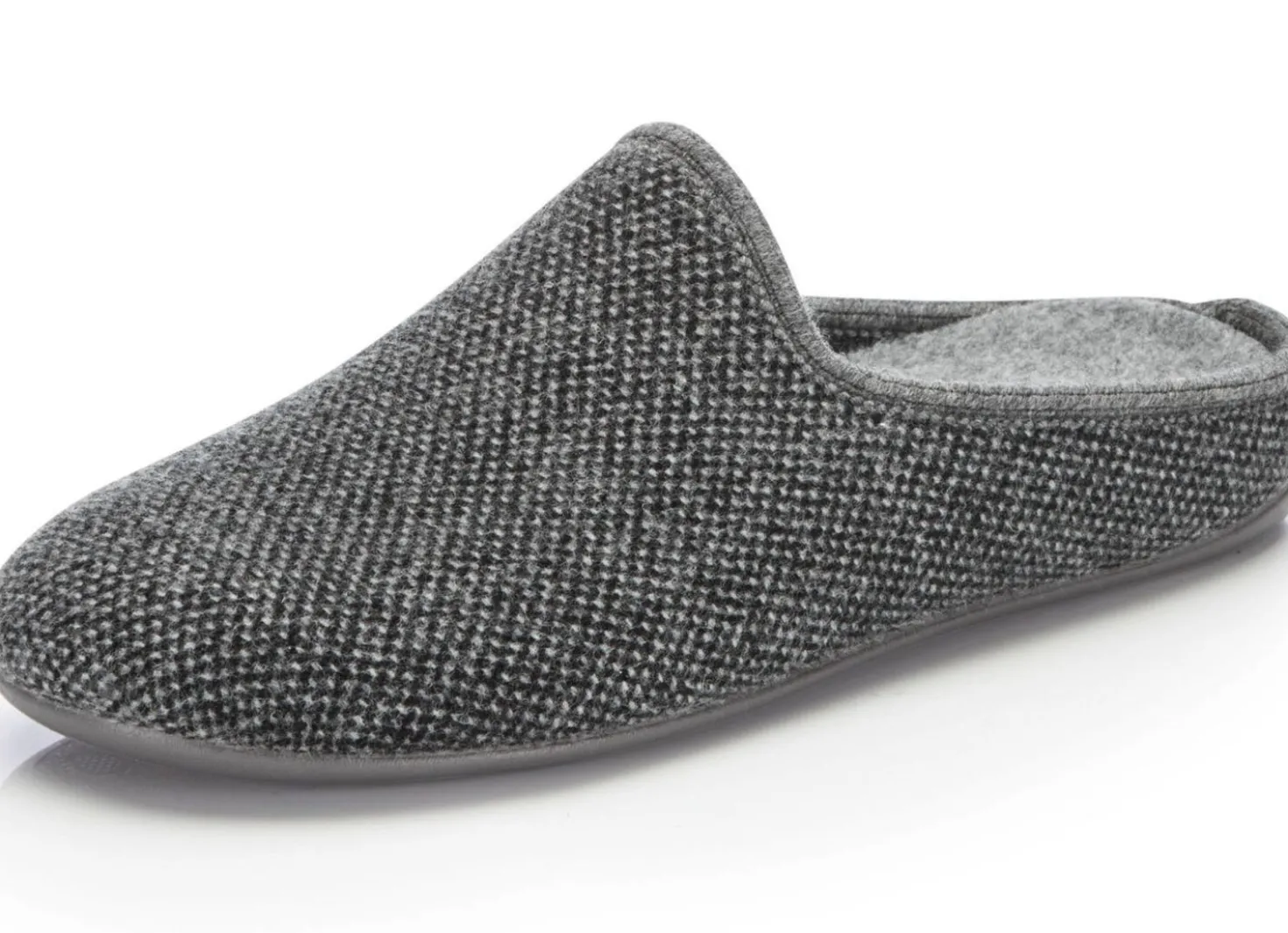 Pantoffel aus dezent gemustertem Textilmaterial