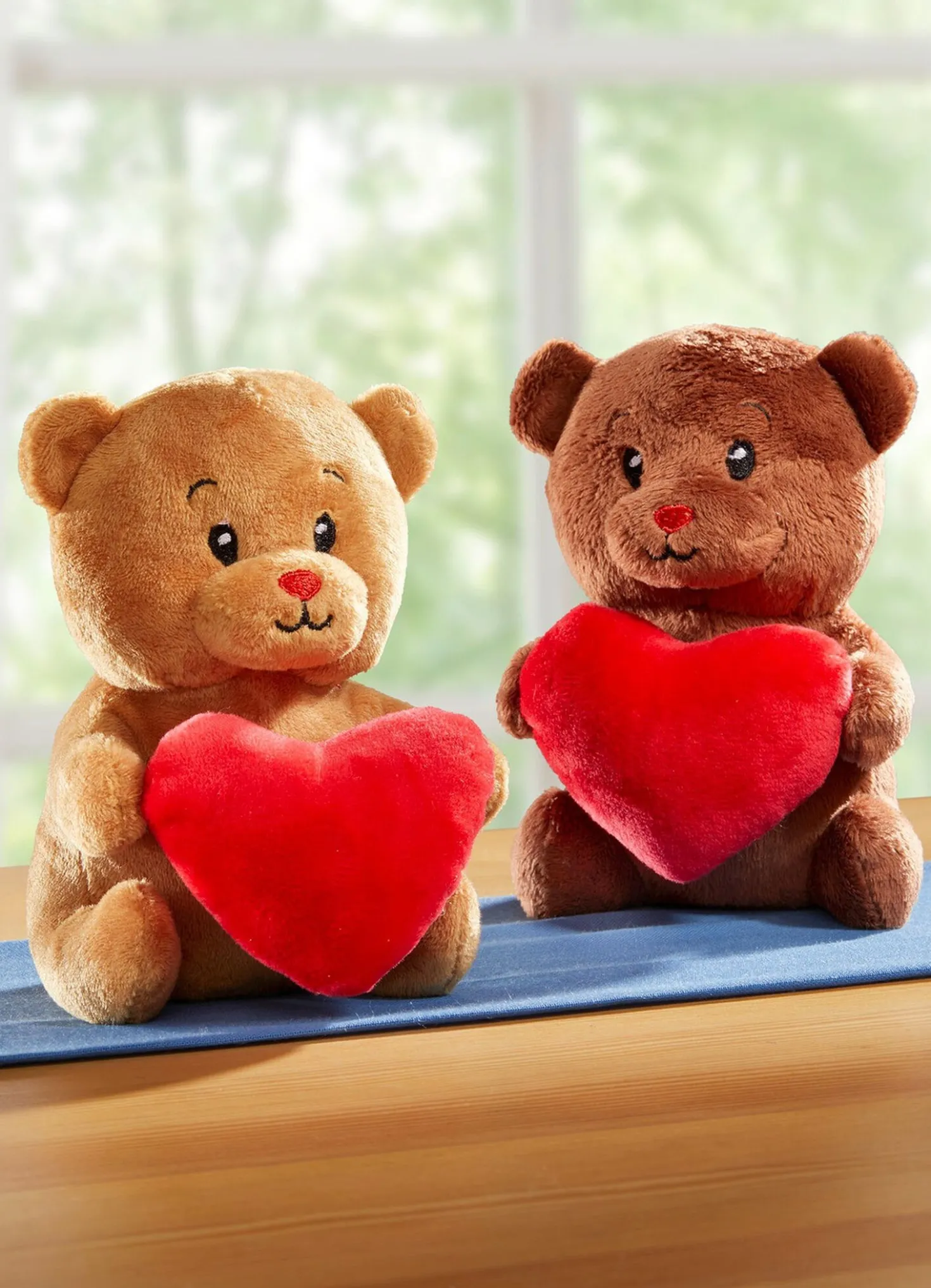 Plüsch-Teddybär mit Herz, 2er-Set