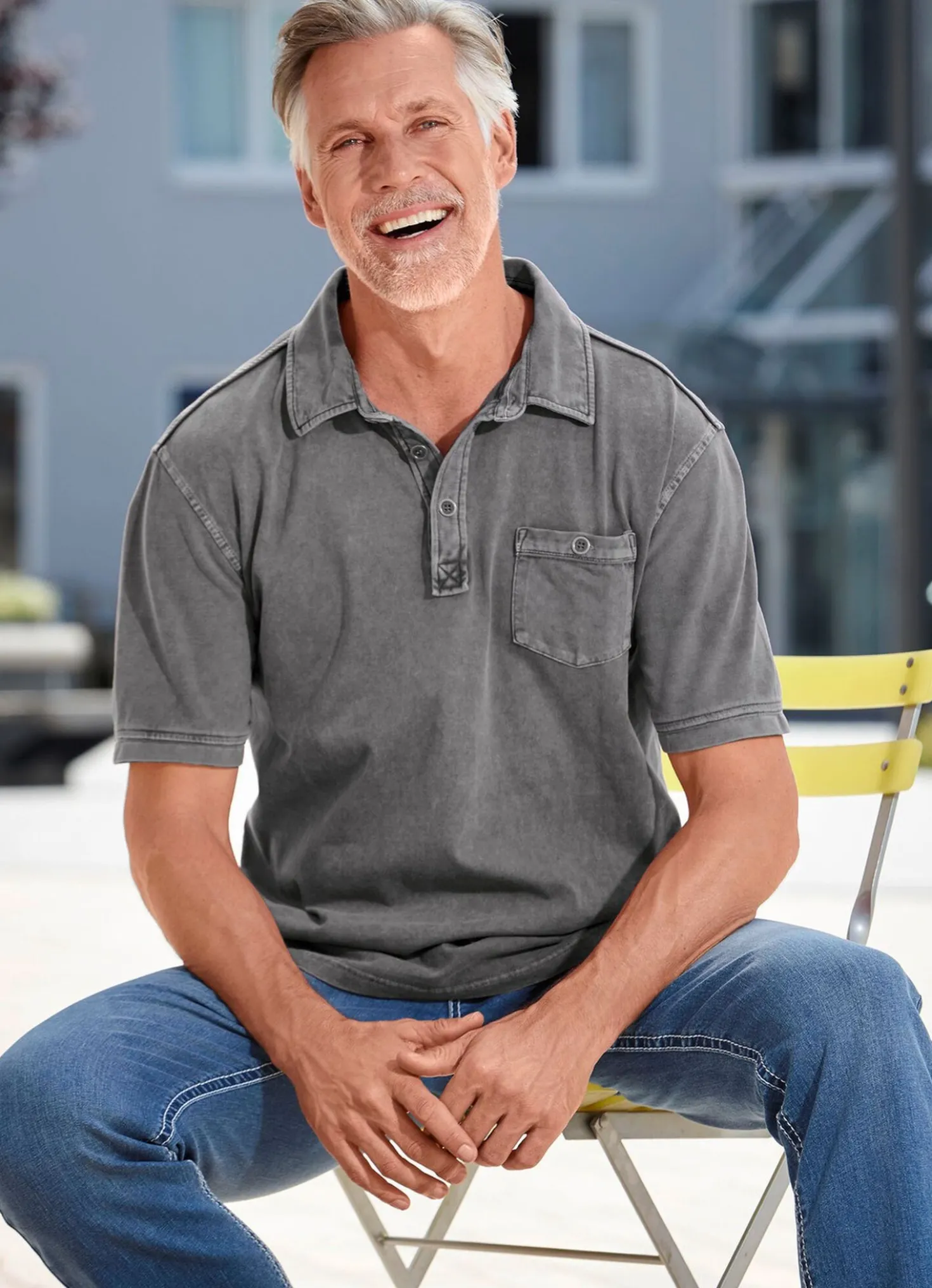 Poloshirt mit Metallknöpfen