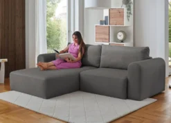 Polsterecke mit Bettfunktion und Dekokissen