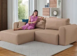 Polsterecke mit Bettfunktion und Dekokissen