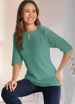 Pulli mit dekorativem Halsausschnitt