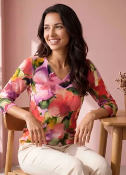 Pullover in floralem Feinstrick