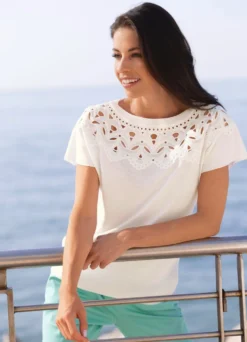 Pullover in Materialmix mit Spitze
