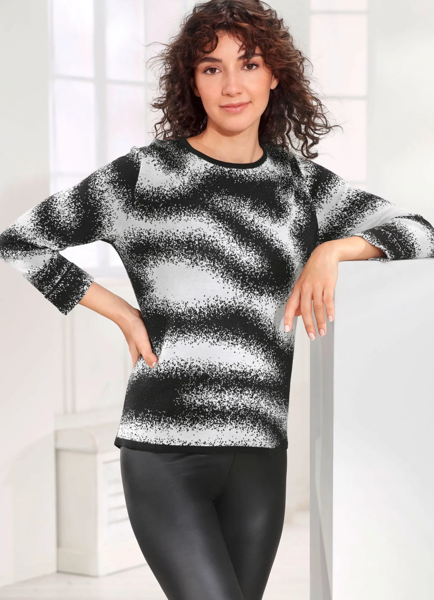 Pullover mit Allovermuster in Sprühoptik