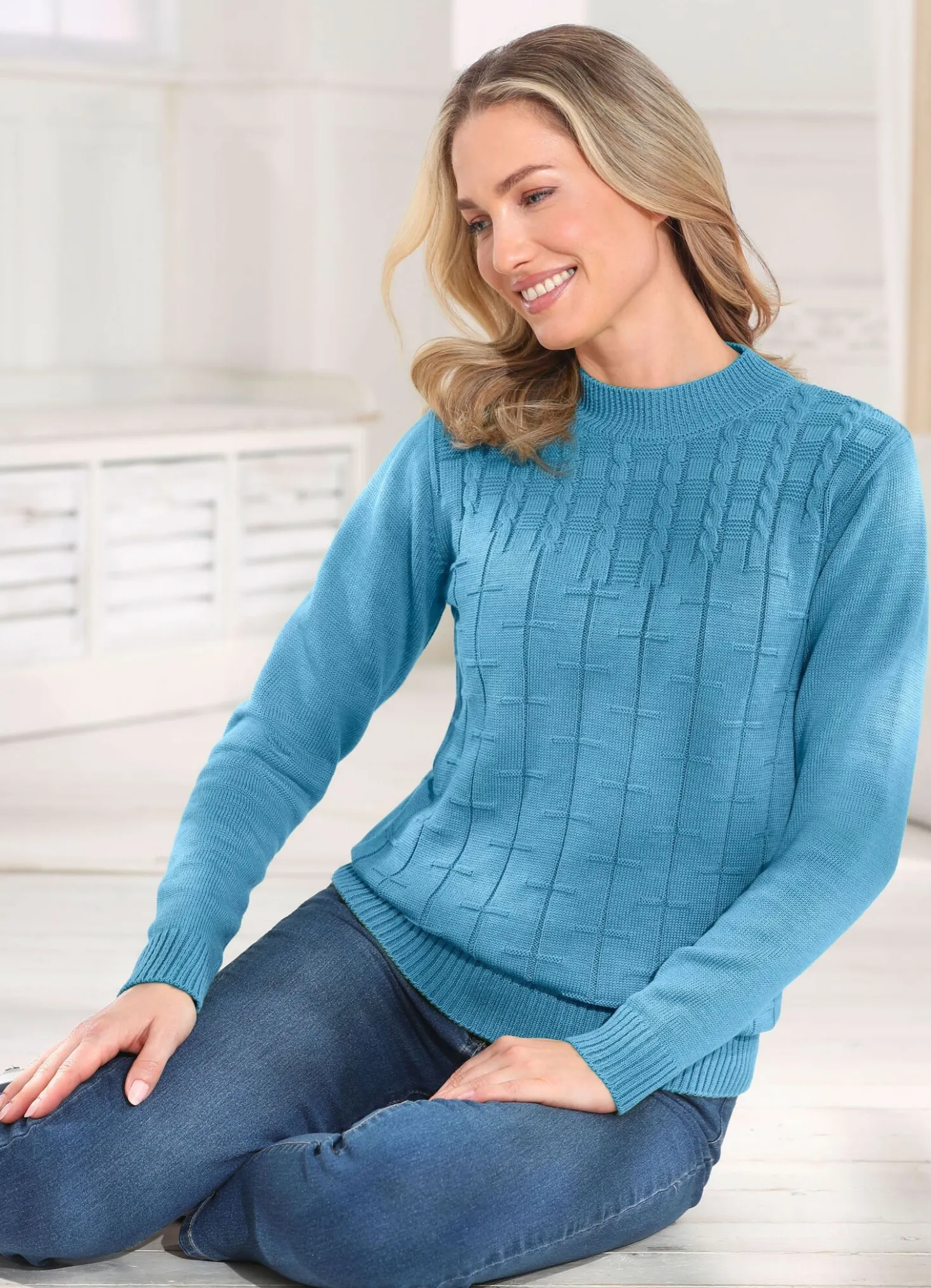 Pullover mit aufwendigem Strukturmix