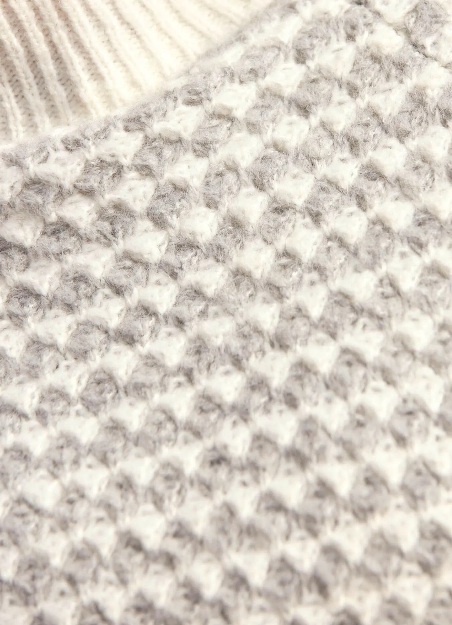 Pullover mit aufwendiger Struktur