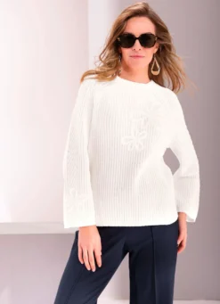 Pullover mit Blütenstickerei