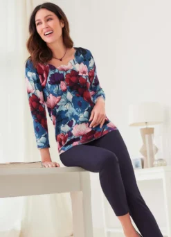 Pullover mit dekorativem Halsausschnitt