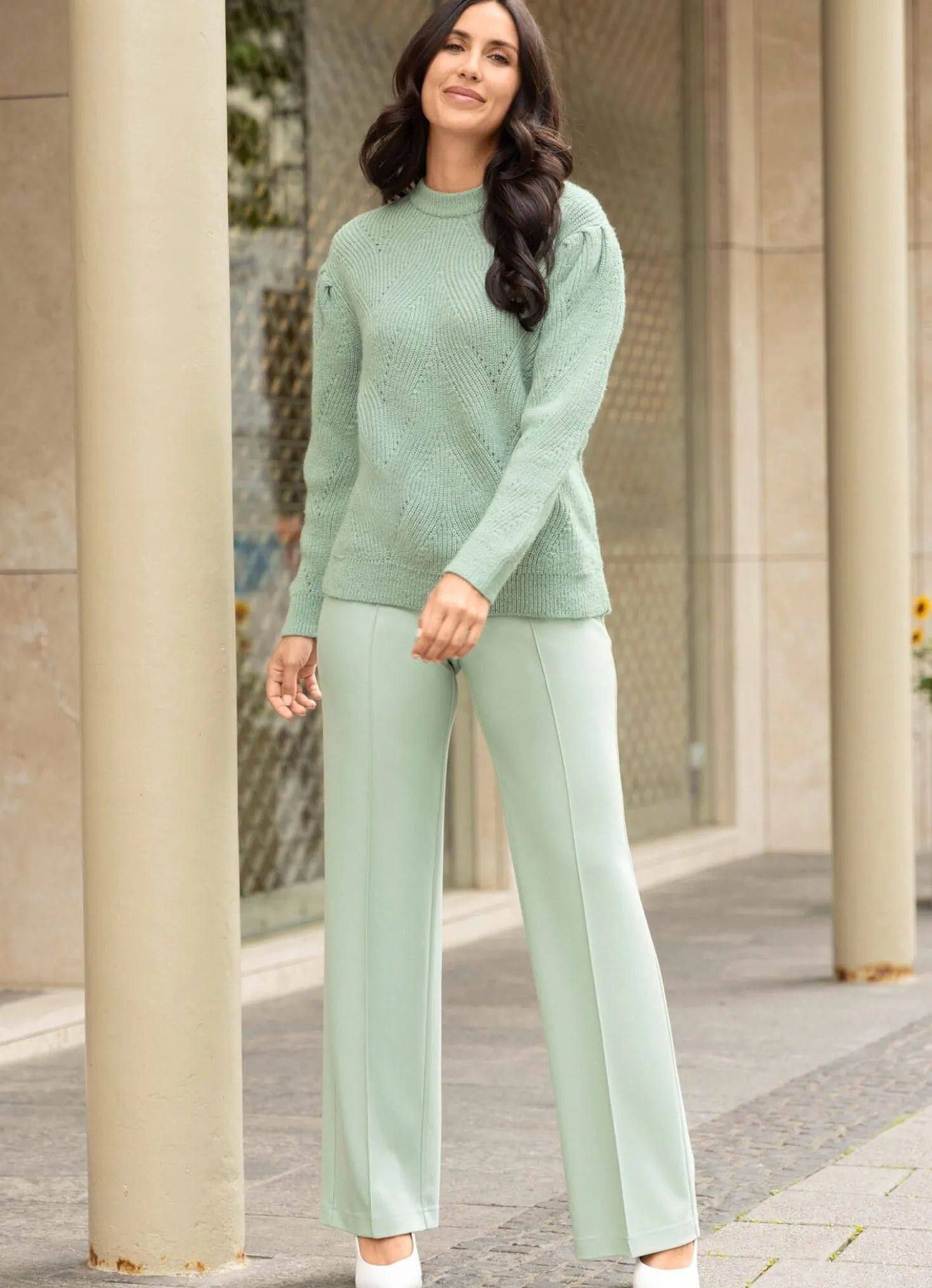 Pullover mit dekorativer Faltenlegung